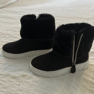 NWT toddler girls size 11 black fur lined boots
